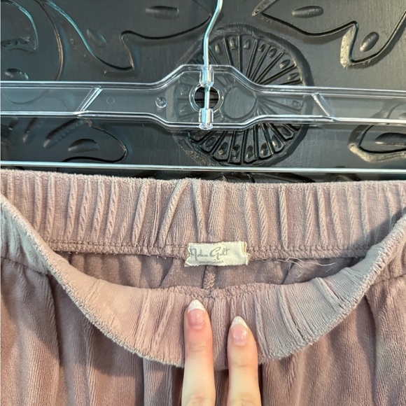 Brandy Melville Mauve Velvet Sweatpants - Picture 3 of 4